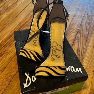 Sam Edelman zebra/giraffe